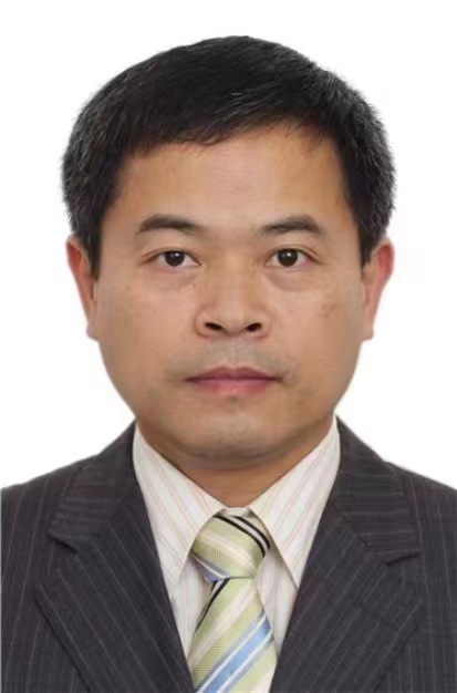 文本框:  寸近期免冠證件照